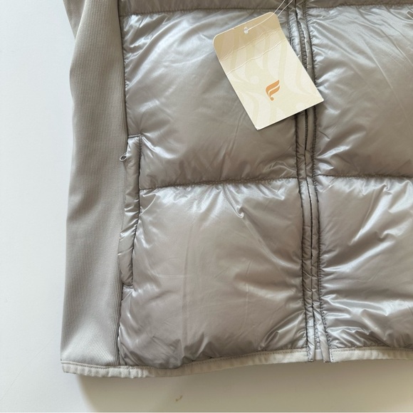 Fabletics Womens Small Elliot Gray Packable Puffer Vest Jacket New Running - Picture 3 of 6